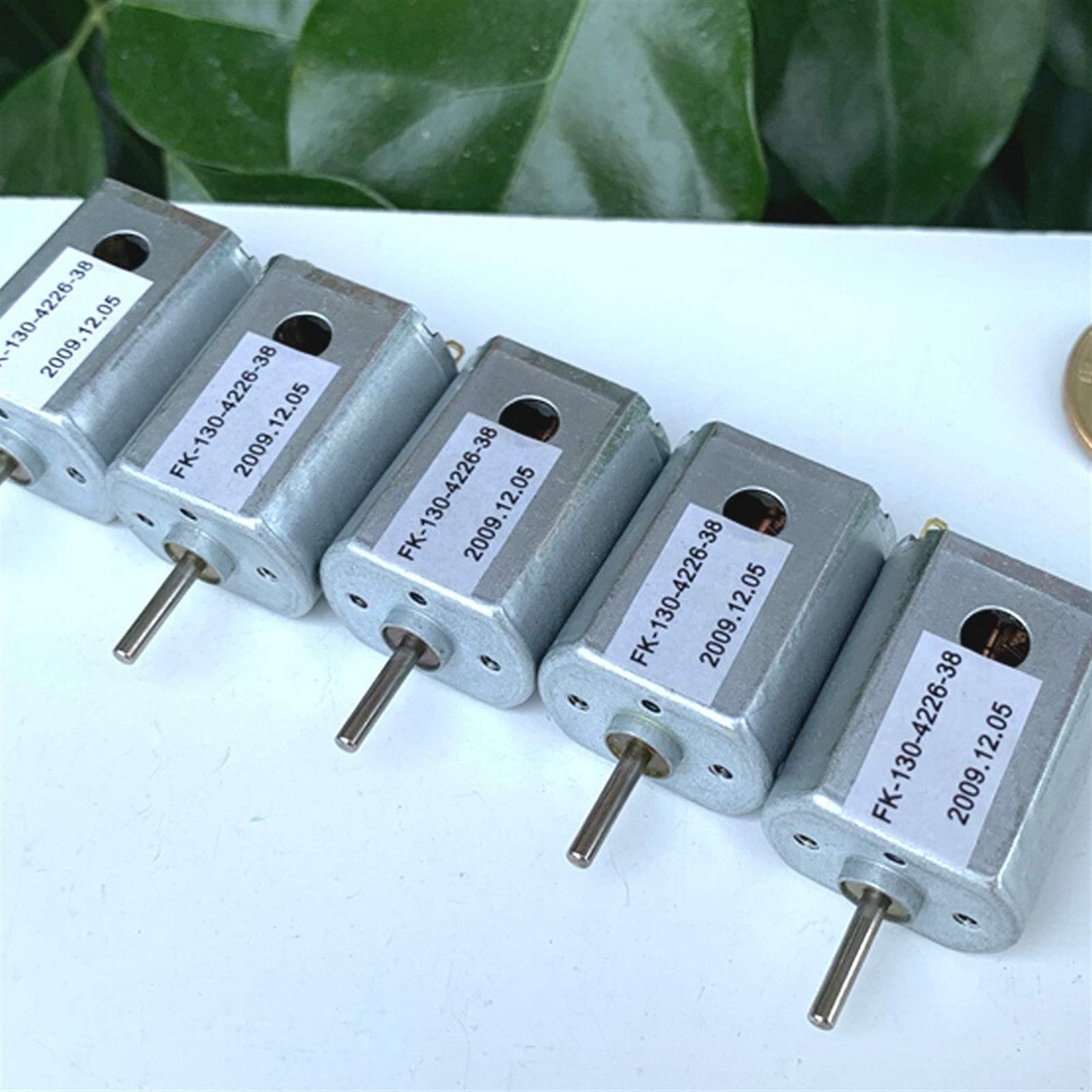 ほん　5枚セット 12V-24V 産業・研究開発用品 130カーボンブラシ電子スターター DC 12V